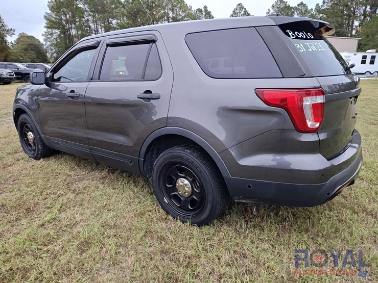 2016-ford-explorer-image-2