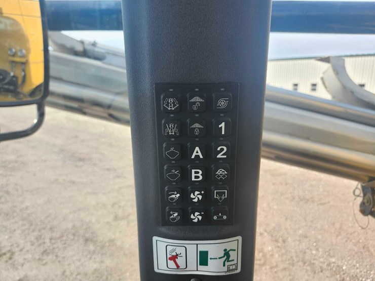 2018-agchem-9300b-terragator-image-27