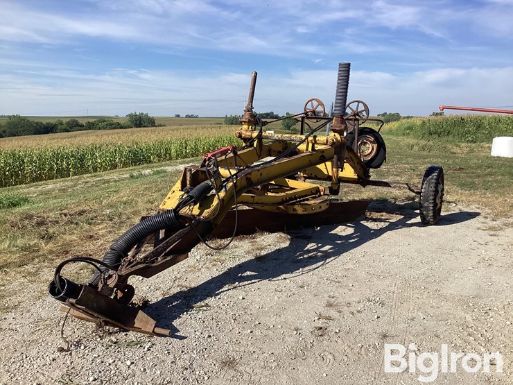 12'-pull-type-road-grader-image-1