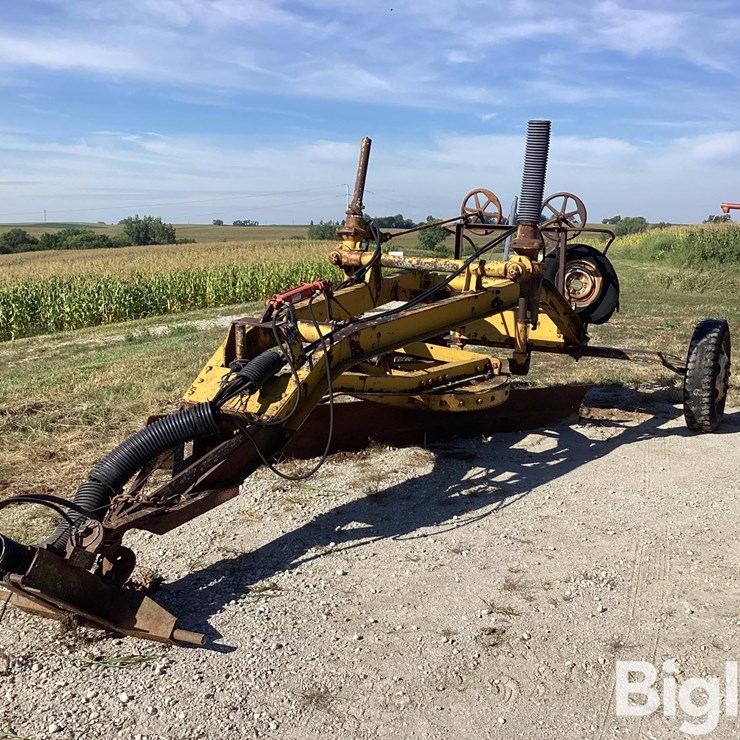 12' Pull-Type Road Grader