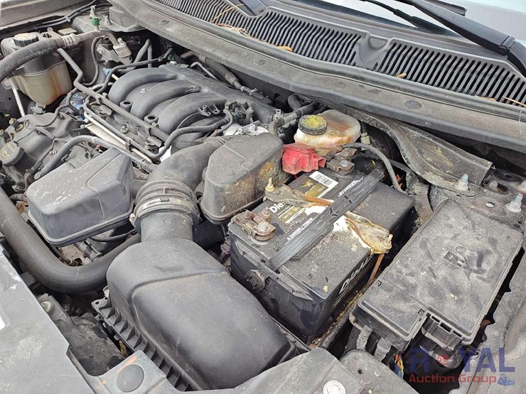 2018-ford-explorer-image-16