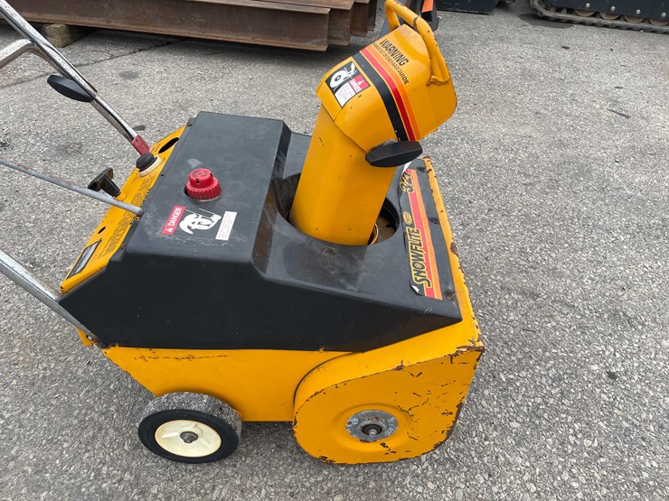 #14032-•-mtd-3/21-snowblower-(o4)-image-12