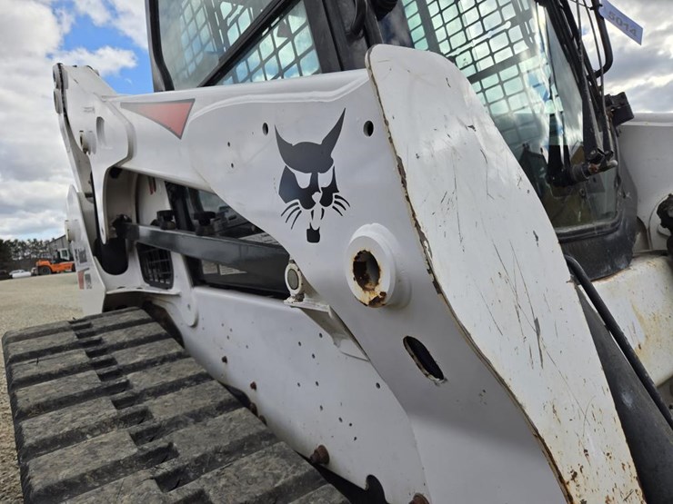 2019-bobcat-t740-image-15