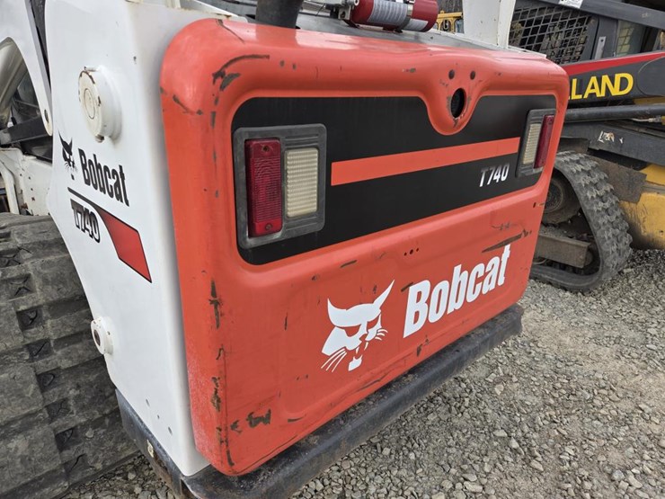 2019-bobcat-t740-image-23
