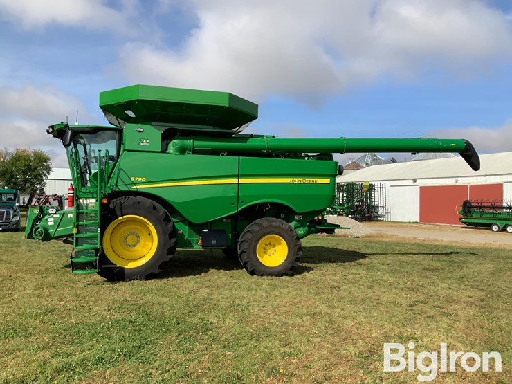 2022-john-deere-s790-image-8