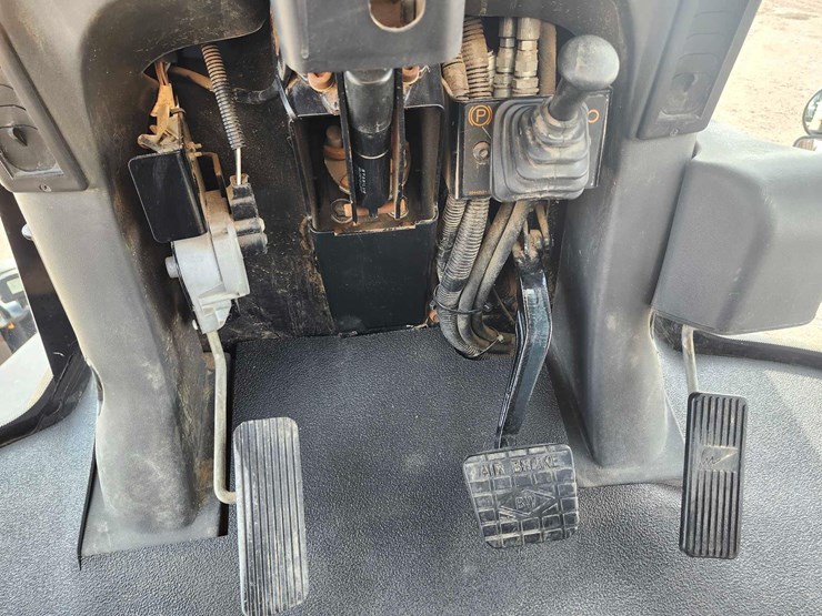 2013-agchem-9300-terragator-image-23