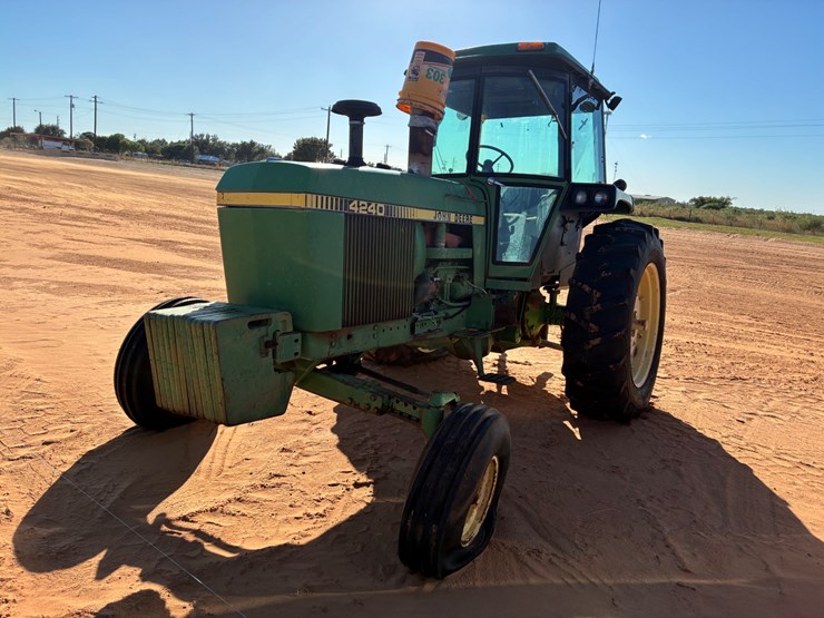 john-deere-4240-image-1
