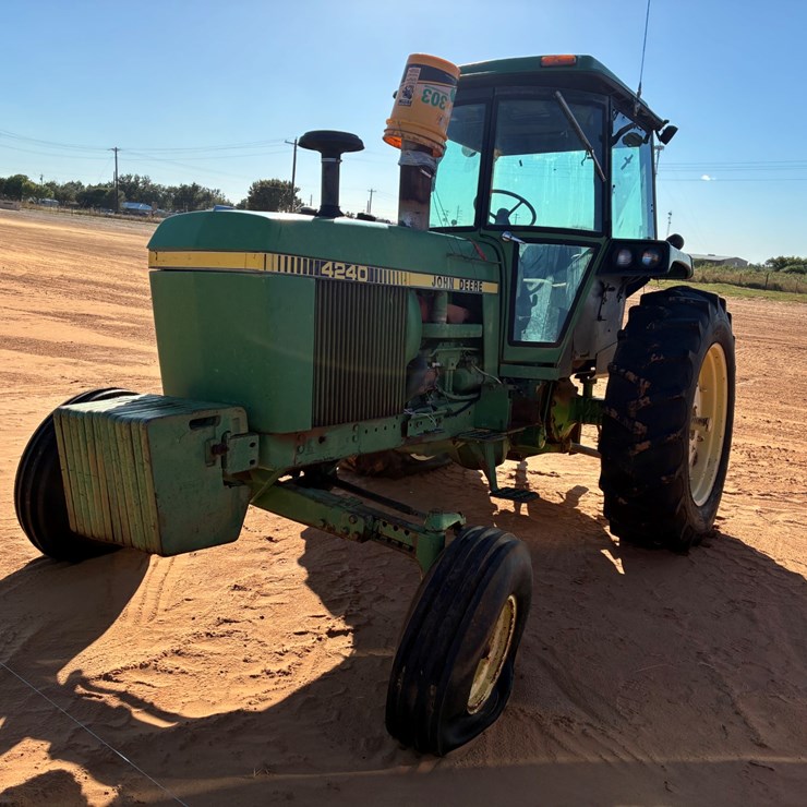 JOHN DEERE 4240