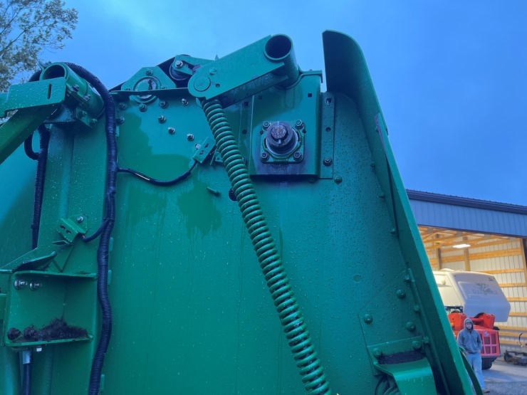 john-deere-566-image-15