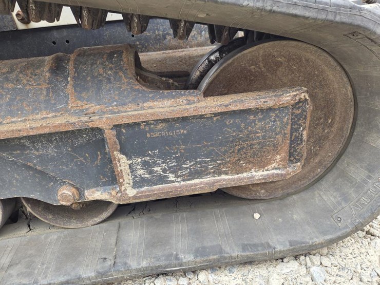 2019-bobcat-t740-image-44