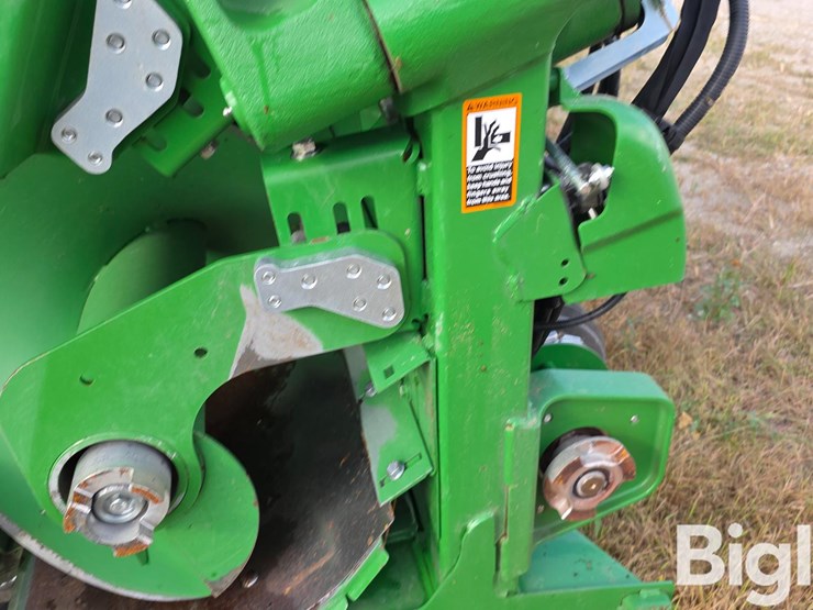 2023-john-deere-c12f-image-14