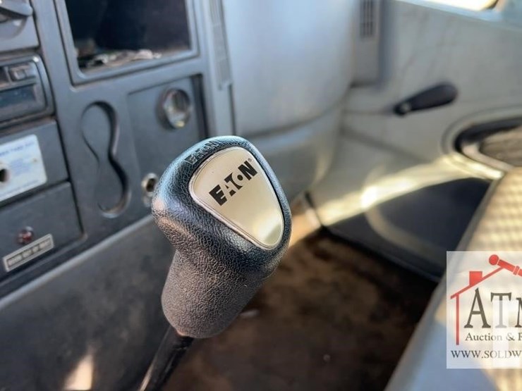 2005-international-durastar-4300-image-12