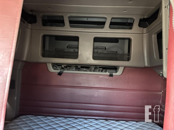 2014-peterbilt-386-image-28