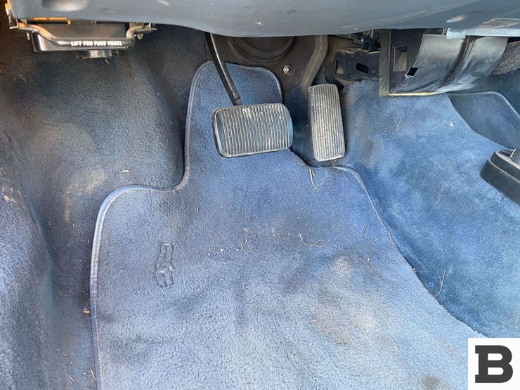 1991-lincoln-continental-sedan-image-21