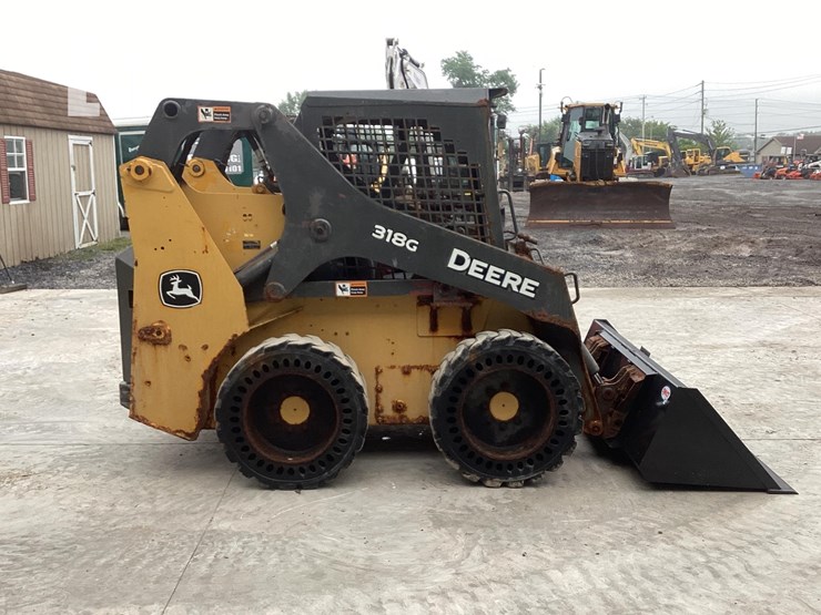 2019-deere-318g-image-5