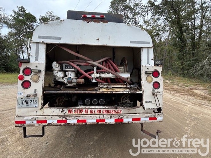 2000-chevrolet-3500-image-4