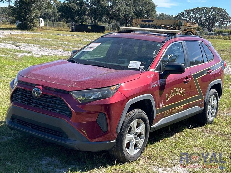2019-toyota-rav4-le-image-1