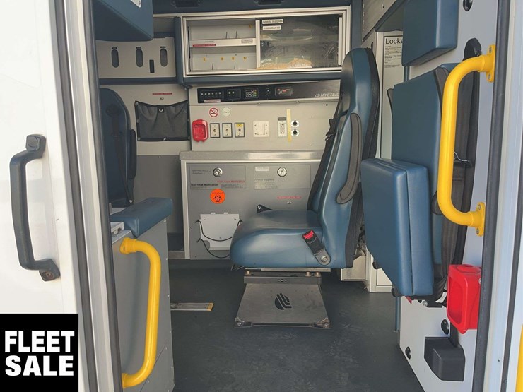 2017-chevrolet-express-s/a-ambulance-image-16