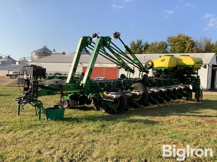 2010-john-deere-1770-image-1