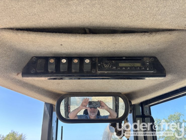 2013-caterpillar-d6n-lgp-image-9