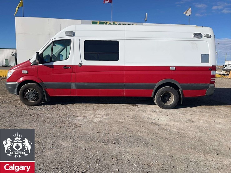 2010-mercedes-benz-sprinter-3500-image-2