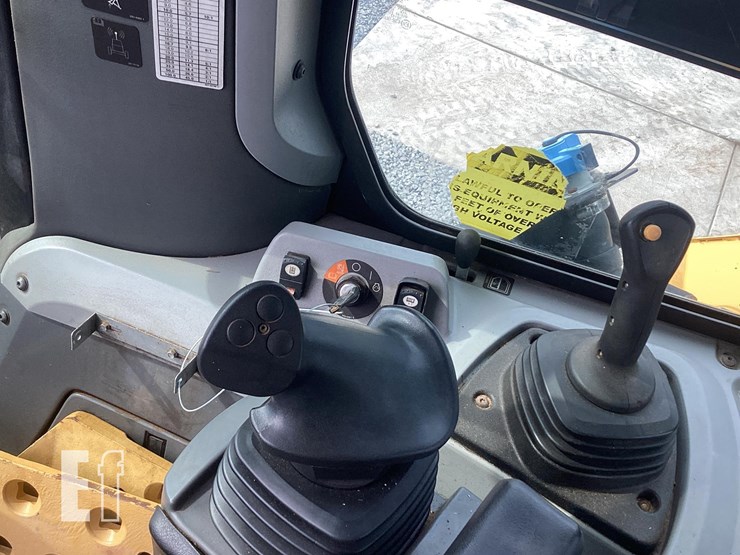 2018-caterpillar-d7e-image-21