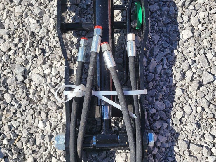 mini-excavator-hydraulic-thumb-clip.-image-3