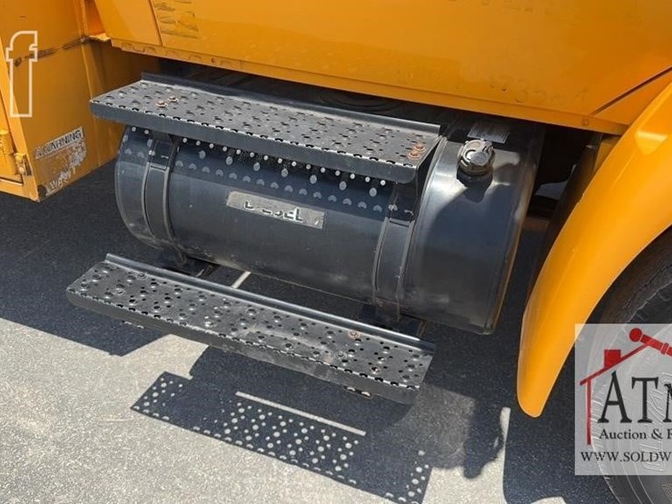 2004-international-durastar-4200-image-11