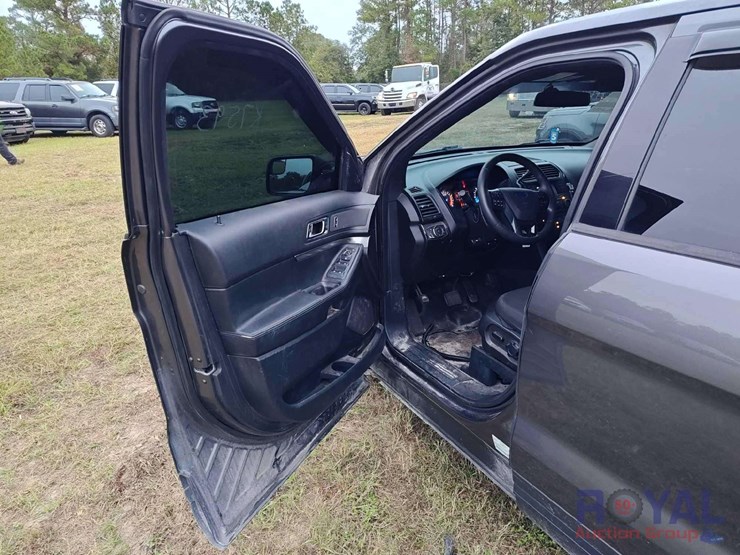 2016-ford-explorer-image-12