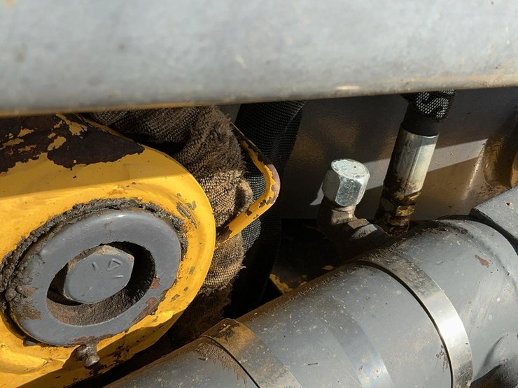 new-holland-ls190-image-36