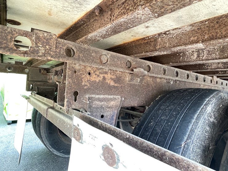 1996-utility-53'-image-48