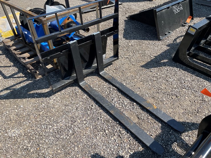 #14054-•-kivel-mini-skid-steer-pallet-forks-(shed)-image-1