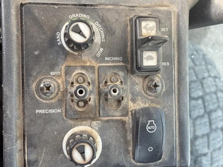 2008-deere-772d-image-25