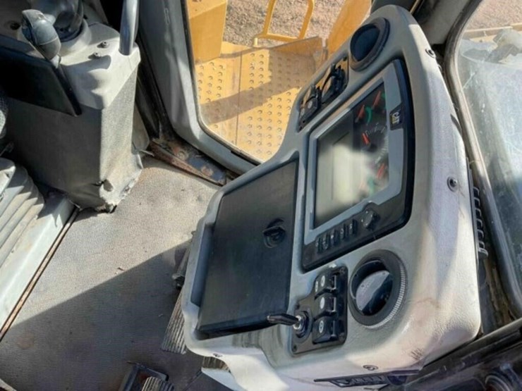 2012-6t-xl-cat-dozer-image-4