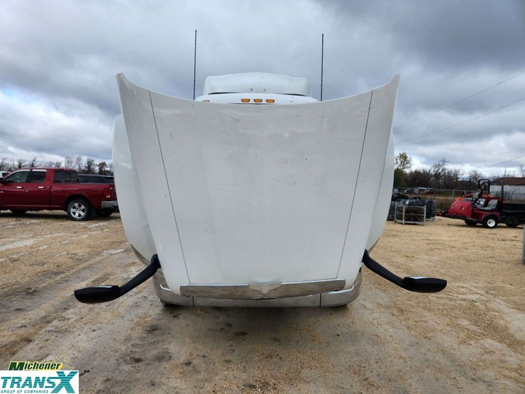 2018-peterbilt-579-image-22