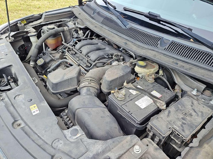 2016-ford-explorer-image-13