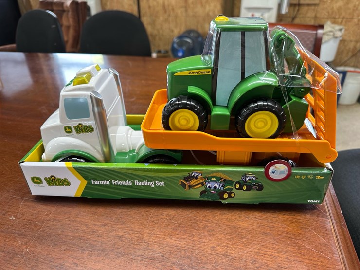 #90c-•-kids-farming-friends-hauling-set-image-1
