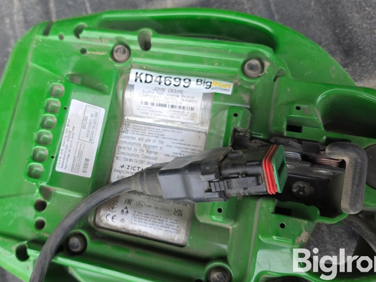 2022-john-deere-7000-image-11