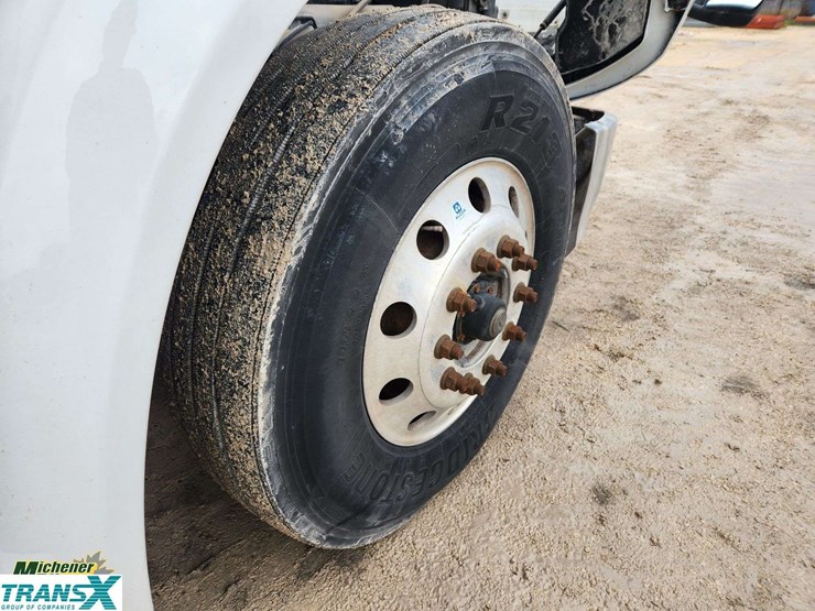 2019-peterbilt-579-image-18