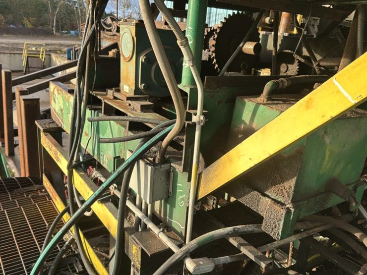 #116-•-debarker-frame-with-hyd.-unit-and-gearboxes-image-9