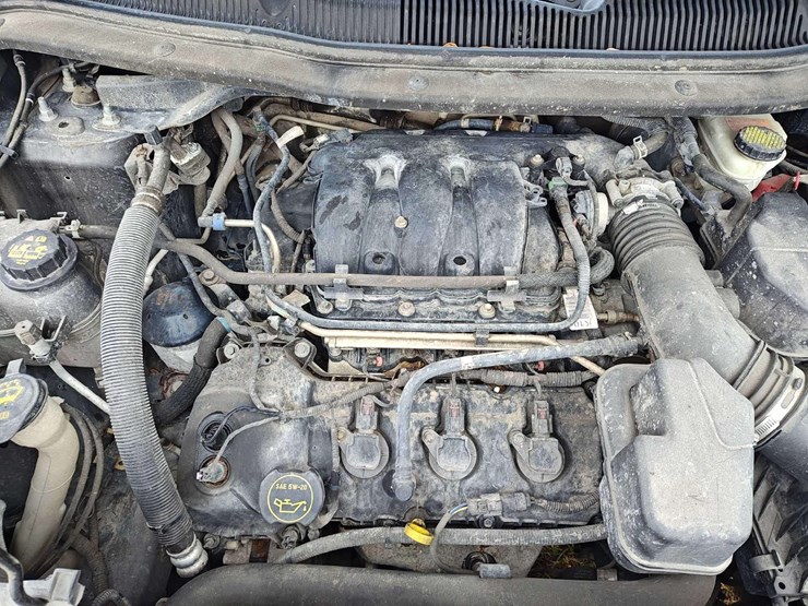 2016-ford-explorer-image-38