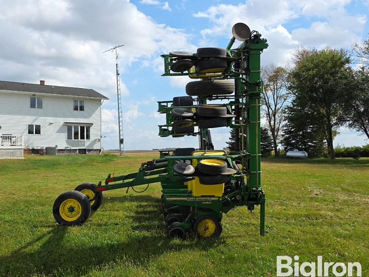 john-deere-7300-image-4