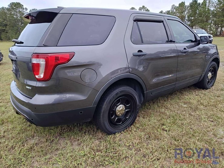 2016-ford-explorer-image-3
