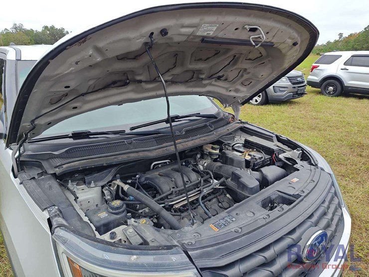 2016-ford-explorer-image-17