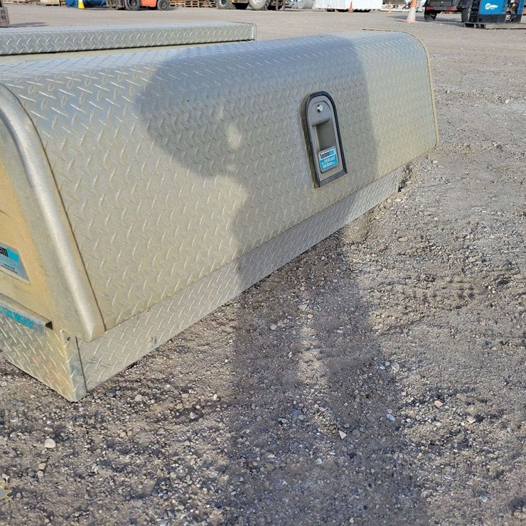 Truck bed tool box 67inch