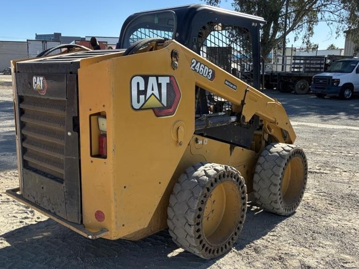 2020-caterpillar-246d3-image-3