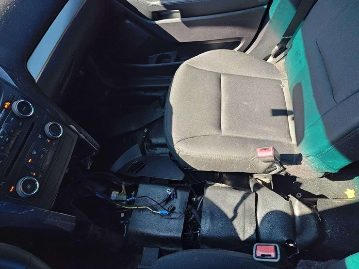 2016-ford-explorer-image-19