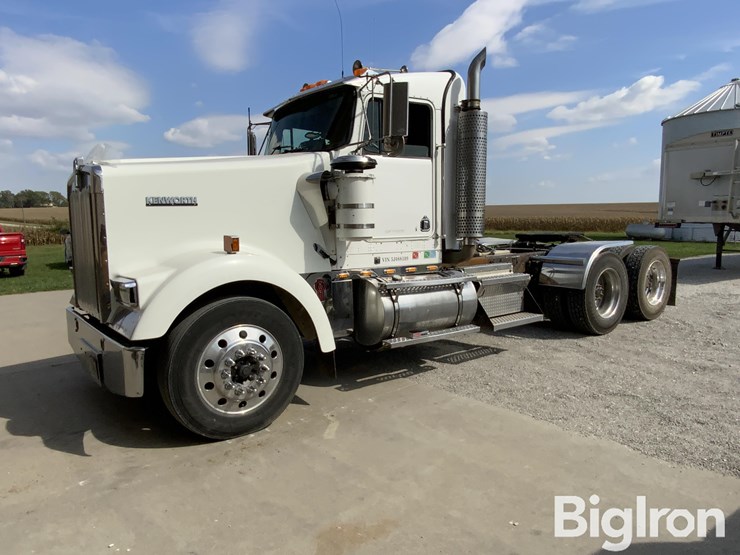 2005-kenworth-w900-image-1