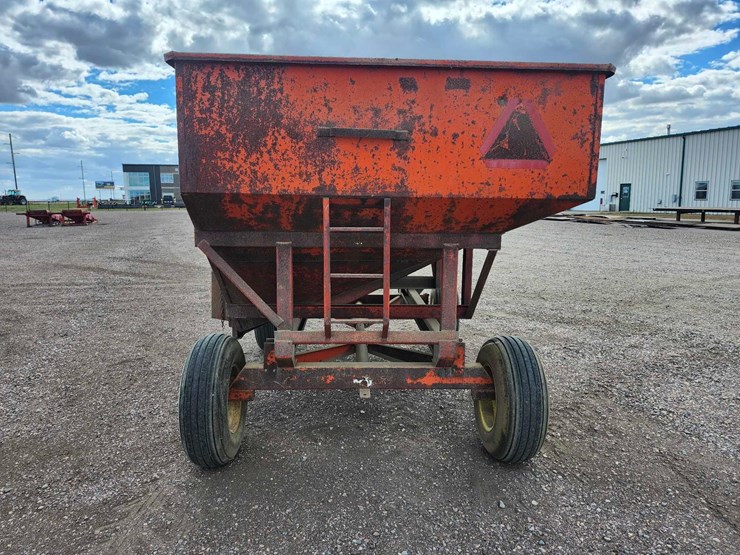 kory-farm-equipment-gravity-wagon-image-5