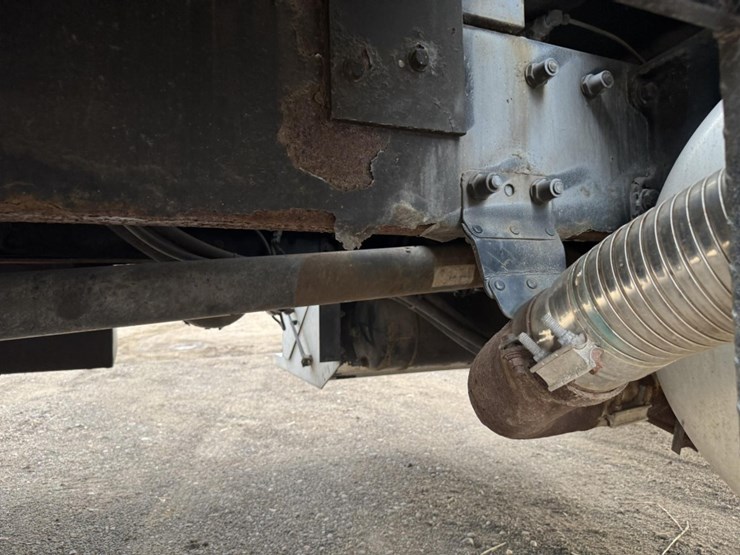 2003-peterbilt-330-image-47